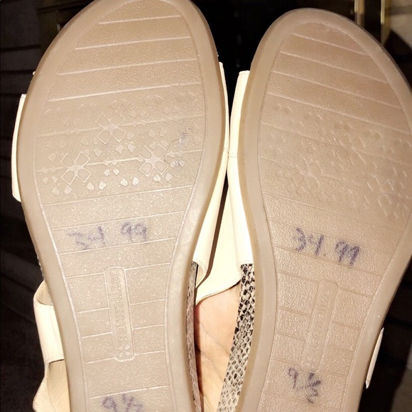 Women’s Comfort Leather Sandals - Picture 2 of 5